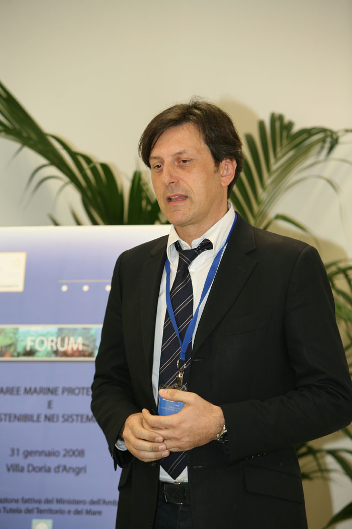 R. Danovaro Professore della Facoltà di Scienze, Dipartimento Scienze del Mare – Politecnico delle Marche 